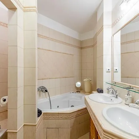 Slovakia Bratislava's Regal Hideaway Apartman Pozsony