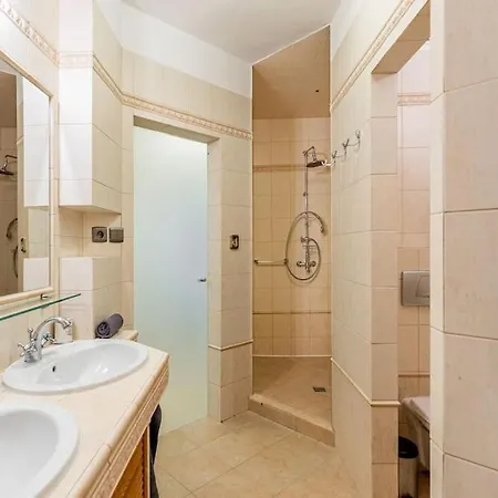 Slovakia Bratislava's Regal Hideaway Apartman Pozsony